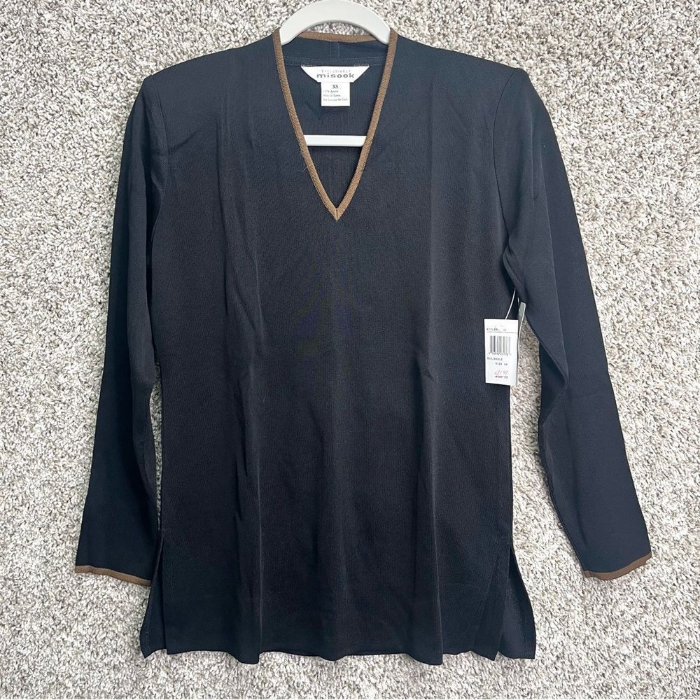 Exclusively Misook Top Women’s XS Black with Brown V-Neck Trim Long Sleeve Stret